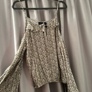 Daytrip Long Sleeve Cold Shoulder NWT Size M